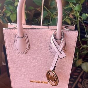MICHAEL KORS Powder Pink Leather Mercer XS Convertible Crossbody Like new